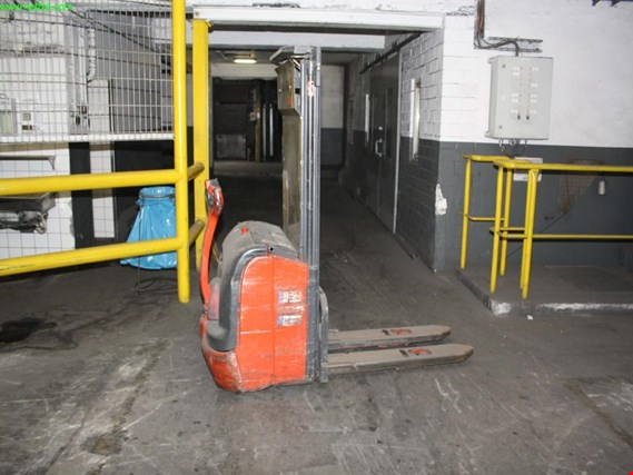 Used Linde L 16 electr. high-lift truck for Sale (Auction Premium) | NetBid Industrial Auctions