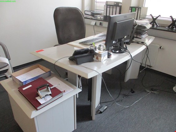 Used office desk - Later release: 31.12.2019 for Sale (Trading Premium) | NetBid Industrial Auctions