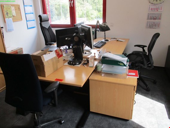 Used 2 office desks for Sale (Trading Premium) | NetBid Industrial Auctions