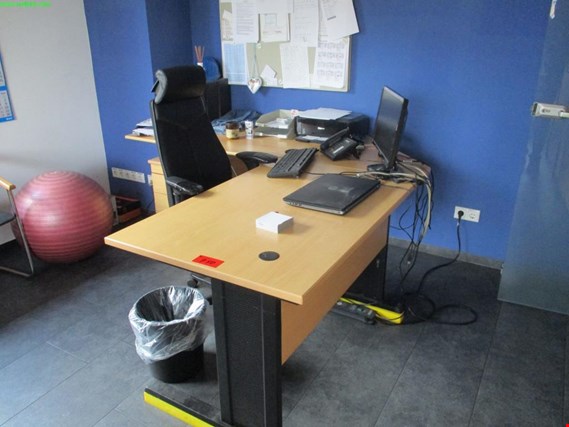 angular office desk (Auction Premium) | NetBid ?eská republika