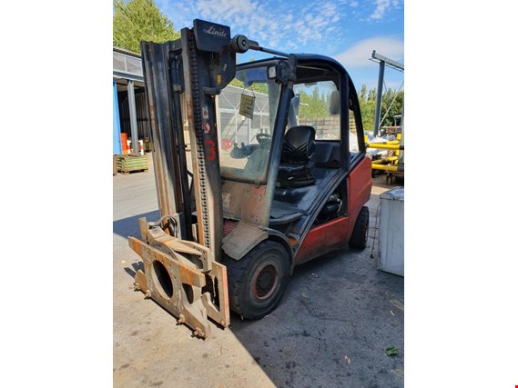 Used Linde H 30 D Diesel forklift truck (3) for Sale (Auction Premium) | NetBid Industrial Auctions