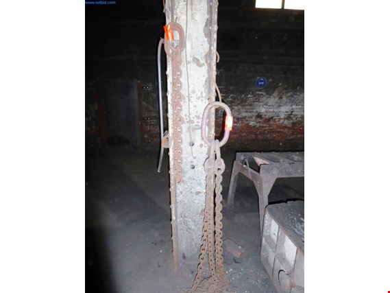 Used 3 Heavy-duty lifting chains for Sale (Auction Premium) | NetBid Industrial Auctions