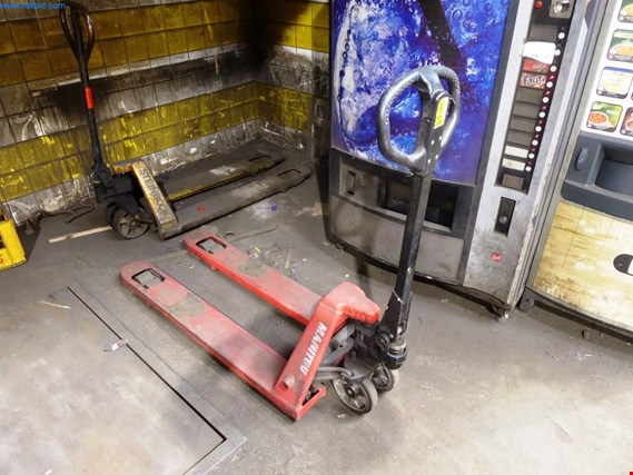 Used Manitou Pallet truck for Sale (Auction Premium) | NetBid Industrial Auctions