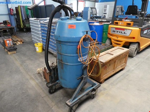 Used Ringler RF300-W2G industrial vacuum cleaner for Sale (Auction Premium) | NetBid Industrial Auctions