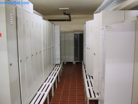 Used 1 Posten Changing room lockers for Sale (Online Auction) | NetBid Industrial Auctions
