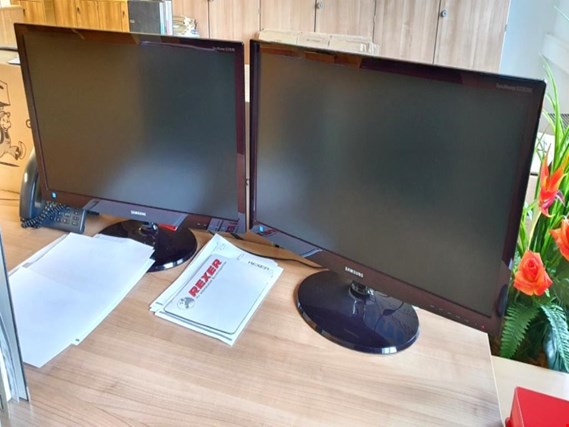 Used 2 27" widescreen monitors for Sale (Auction Premium) | NetBid Industrial Auctions