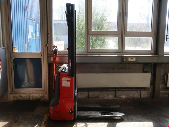 Used Linde L12 Electric pallet truck for Sale (Trading Premium) | NetBid Industrial Auctions