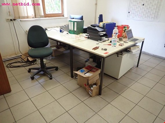 Used 3 Desks for Sale (Trading Premium) | NetBid Industrial Auctions
