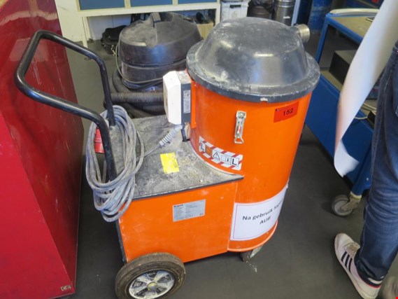 Used Kiekens C335L industrial vacuum cleaner for Sale (Auction Premium) | NetBid Industrial Auctions