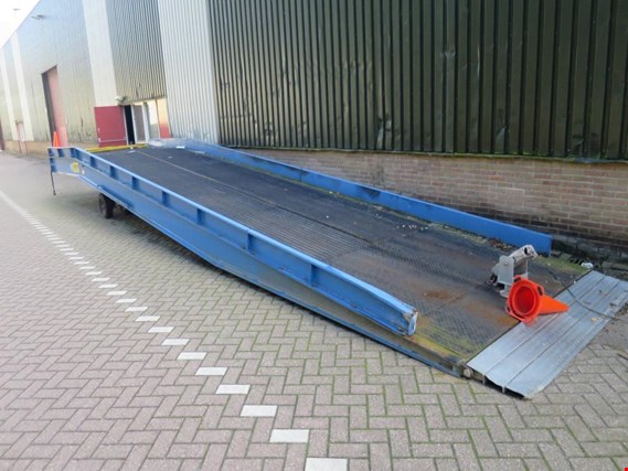 Used truck loading ramp for Sale (Auction Premium) | NetBid Industrial Auctions