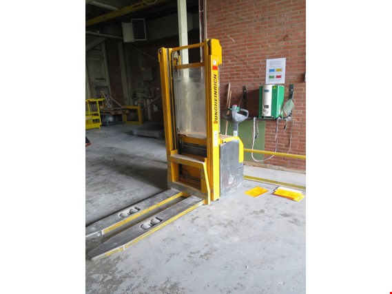 Used Jungheinrich EJC220 electr. hand-guided lift truck for Sale (Auction Premium) | NetBid Industrial Auctions