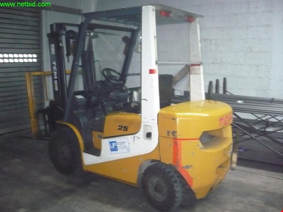 Used TCM FD25P7 Diesel forklift truck (released on 19.12.2019) for Sale (Auction Premium) | NetBid Industrial Auctions