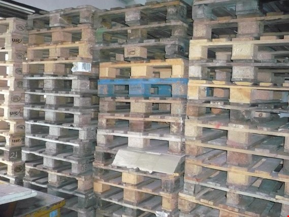 Used 200 Wooden Euro pallets for Sale (Auction Premium) | NetBid Industrial Auctions