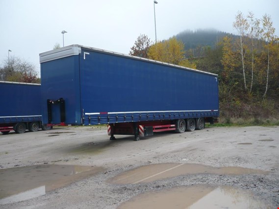 Kögel 3-nápravový kloubový přívěs pro nákladní automobil (Trading Premium) | NetBid ?eská republika