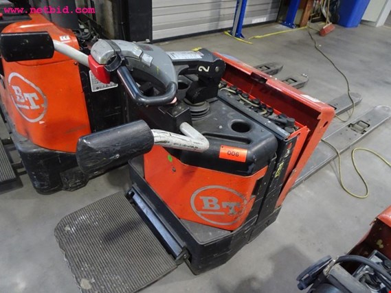 Used BT LPE200/8 Electric low-floor pallet truck for Sale (Auction Premium) | NetBid Industrial Auctions