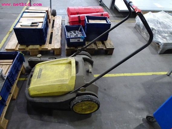 Used Kärcher km70/20c Manual sweeper for Sale (Auction Premium) | NetBid Industrial Auctions
