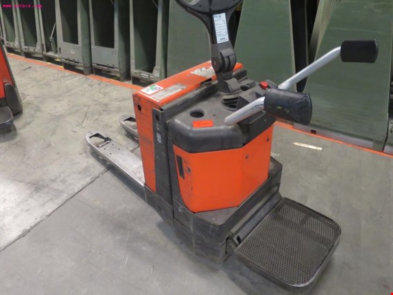 Used BT LTE 200/8 electr. pedestrian ride-on lift truck for Sale (Auction Premium) | NetBid Industrial Auctions