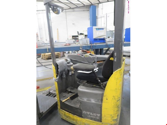 Used Atlet Ergo S3 sideways seated stacker for Sale (Auction Premium) | NetBid Industrial Auctions