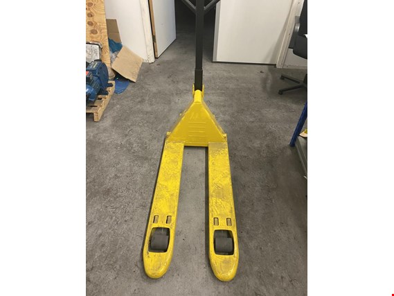 Used pallet truck for Sale (Auction Premium) | NetBid Industrial Auctions