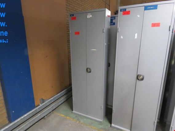 Used 4 High steel storage cabinets for Sale (Auction Premium) | NetBid Industrial Auctions