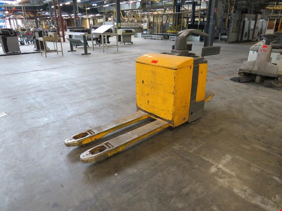 Used Jungheinrich ERE 120 Electric pallet truck for Sale (Auction Premium) | NetBid Industrial Auctions