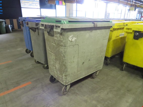 Used 4 Plastic waste containers for Sale (Auction Premium) | NetBid Industrial Auctions