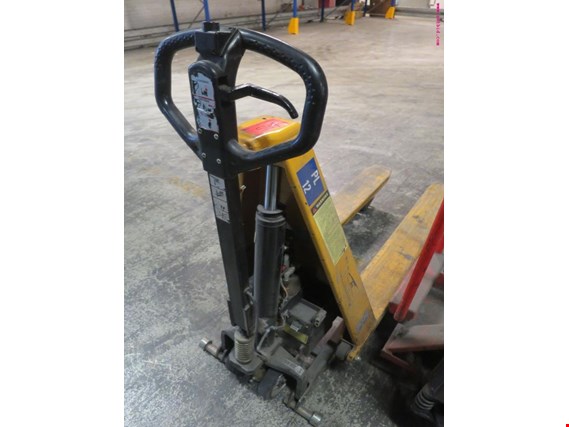 Used hand-guided pallet lift truck for Sale (Auction Premium) | NetBid Industrial Auctions