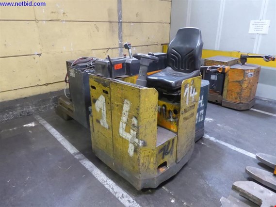 Used Still Wagner EFN 3000 ride-on low-floor pallet truck (14) for Sale (Auction Premium) | NetBid Industrial Auctions