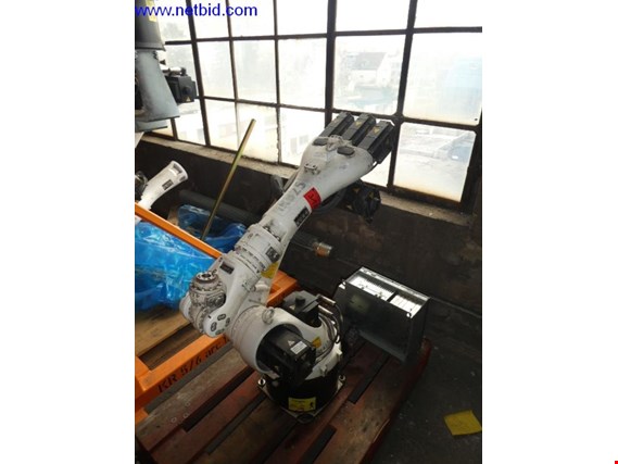 Used Kuka KR 5 arc C Robot for Sale (Auction Premium) | NetBid Industrial Auctions