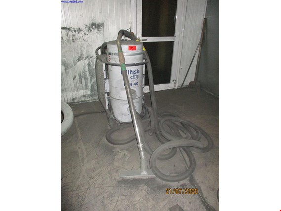 Used Nilfisk CTS40 Industrial vacuum cleaner for Sale (Auction Premium) | NetBid Industrial Auctions