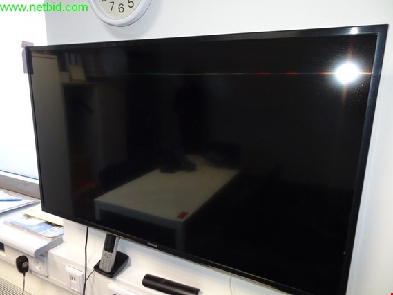 Used Samsung Flat screen TV (surcharge subject to change!) for Sale (Auction Premium) | NetBid Industrial Auctions