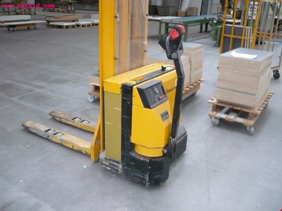 Used Jungheinrich Ameise 3PzS300 Electric pallet truck (13) for Sale (Auction Premium) | NetBid Industrial Auctions