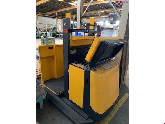 Used Jungheinrich ECP 10-3 ZG 180-100 E Electric ride-on pallet truck - later collection for Sale (Trading Premium) | NetBid Industrial Auctions