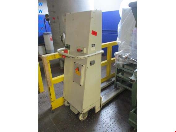 Used Lechner 900S Electric pallet lifter for Sale (Auction Premium) | NetBid Industrial Auctions
