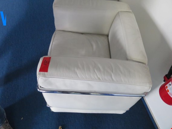 Used 2 Leather armchair for Sale (Auction Premium) | NetBid Industrial Auctions