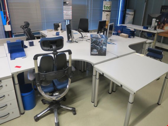 Used star-shaped office desk system for Sale (Auction Premium) | NetBid Industrial Auctions