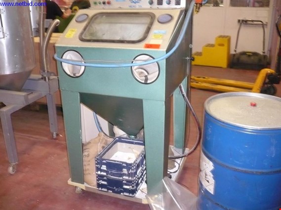 Used Penmatic Micro 75S Manual sandblasting cabin for Sale (Auction Premium) | NetBid Industrial Auctions
