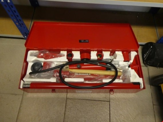 Used Blackhawk Porto-Power Kit 10 T (65135A) hydraulic pump for Sale (Auction Premium) | NetBid Industrial Auctions