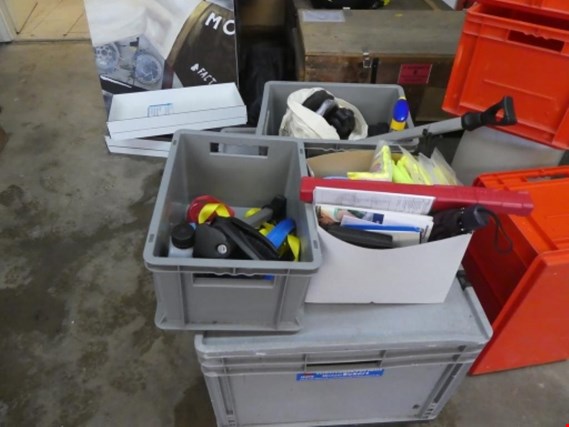Used 2 Plastic boxes for Sale (Auction Premium) | NetBid Industrial Auctions