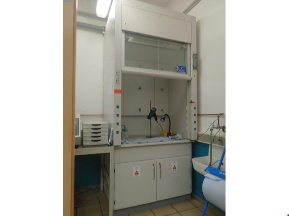 Used Fume cupboard for Sale (Auction Premium) | NetBid Industrial Auctions