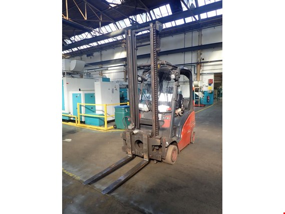 Used Gas forklift truck - later collection/release by arrangement! for Sale (Auction Premium) | NetBid Industrial Auctions