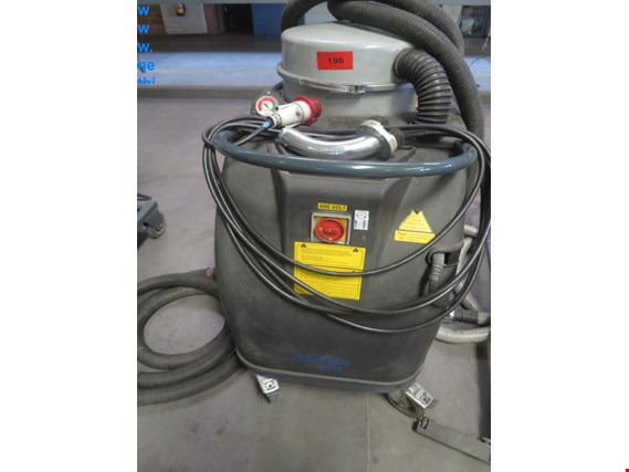 Used Nilfisk CTS22 MZ22 Industrial wet vacuum cleaners for Sale (Auction Premium) | NetBid Industrial Auctions