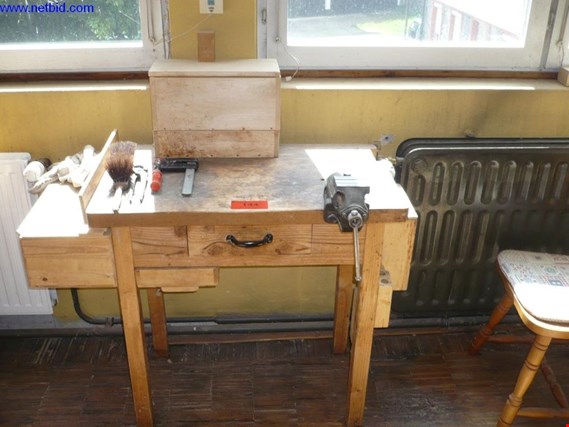 Kleine houten werktafel gebruikt kopen (Auction Premium) | NetBid industriële Veilingen