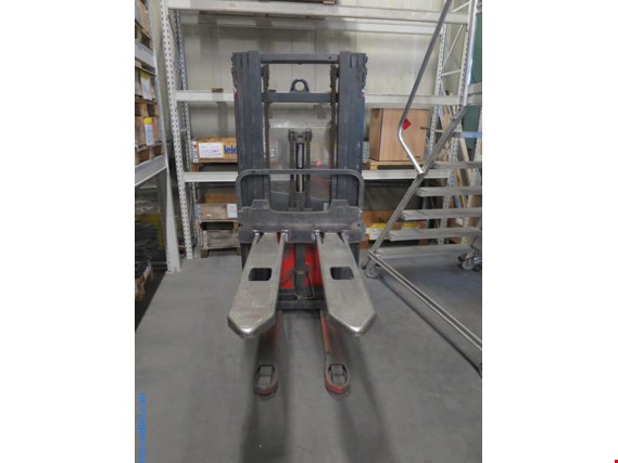 Used Linde L12 Electric pallet truck (released on 07.08.2020) for Sale (Auction Premium) | NetBid Industrial Auctions