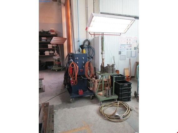 Used 2 mobile light stands for Sale (Auction Premium) | NetBid Industrial Auctions