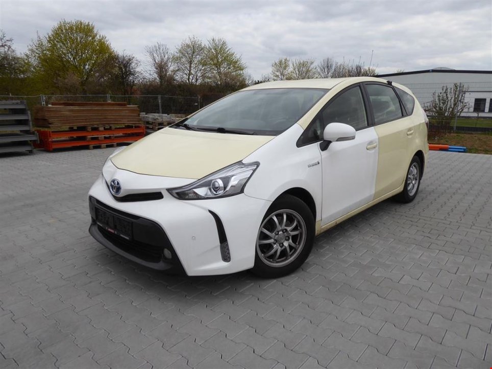 Used Toyota Prius Plus 1 8 plug in Hybrid PKW Taxi for Sale Auction 