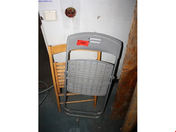 2 Składane krzesła kupisz używany(ą) (Online Auction) | NetBid Polska