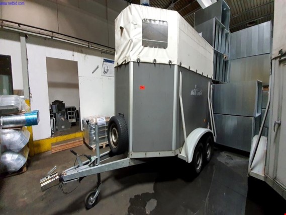 Used Blomert T2-SDAH Car-horse trailer for Sale (Auction Premium) | NetBid Industrial Auctions
