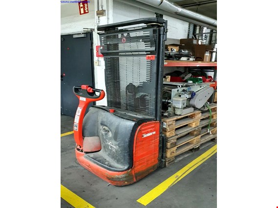 Used Linde L12 Electric pedestrian stacker (30) for Sale (Auction Premium) | NetBid Industrial Auctions