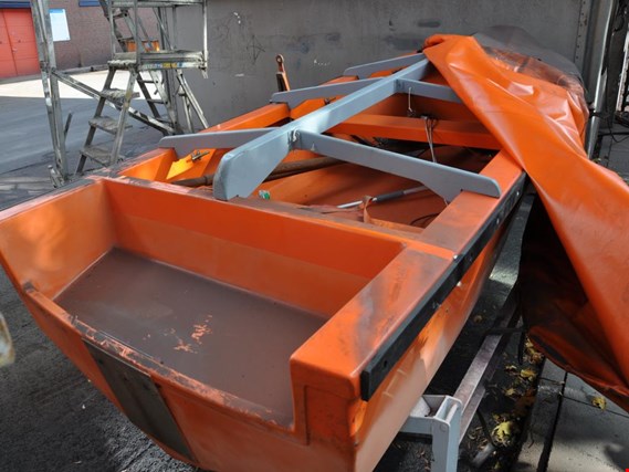 Used Hatecke Arbeitsboot GFK for Sale (Auction Premium) | NetBid Industrial Auctions